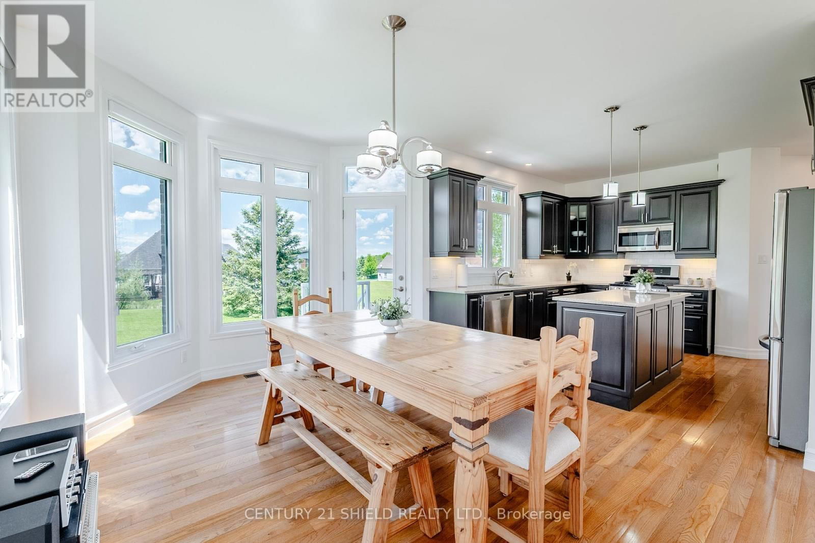 10 STRATFORD BOULEVARD Image 24