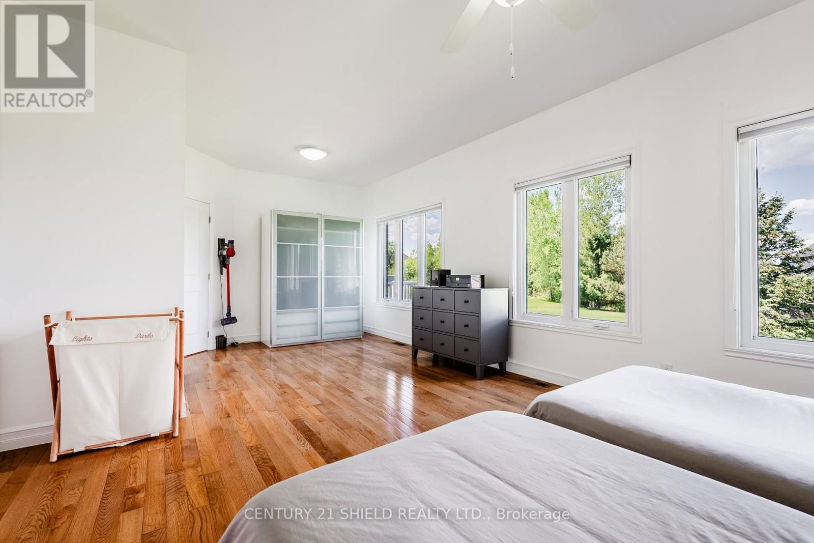 10 STRATFORD BOULEVARD Image 29