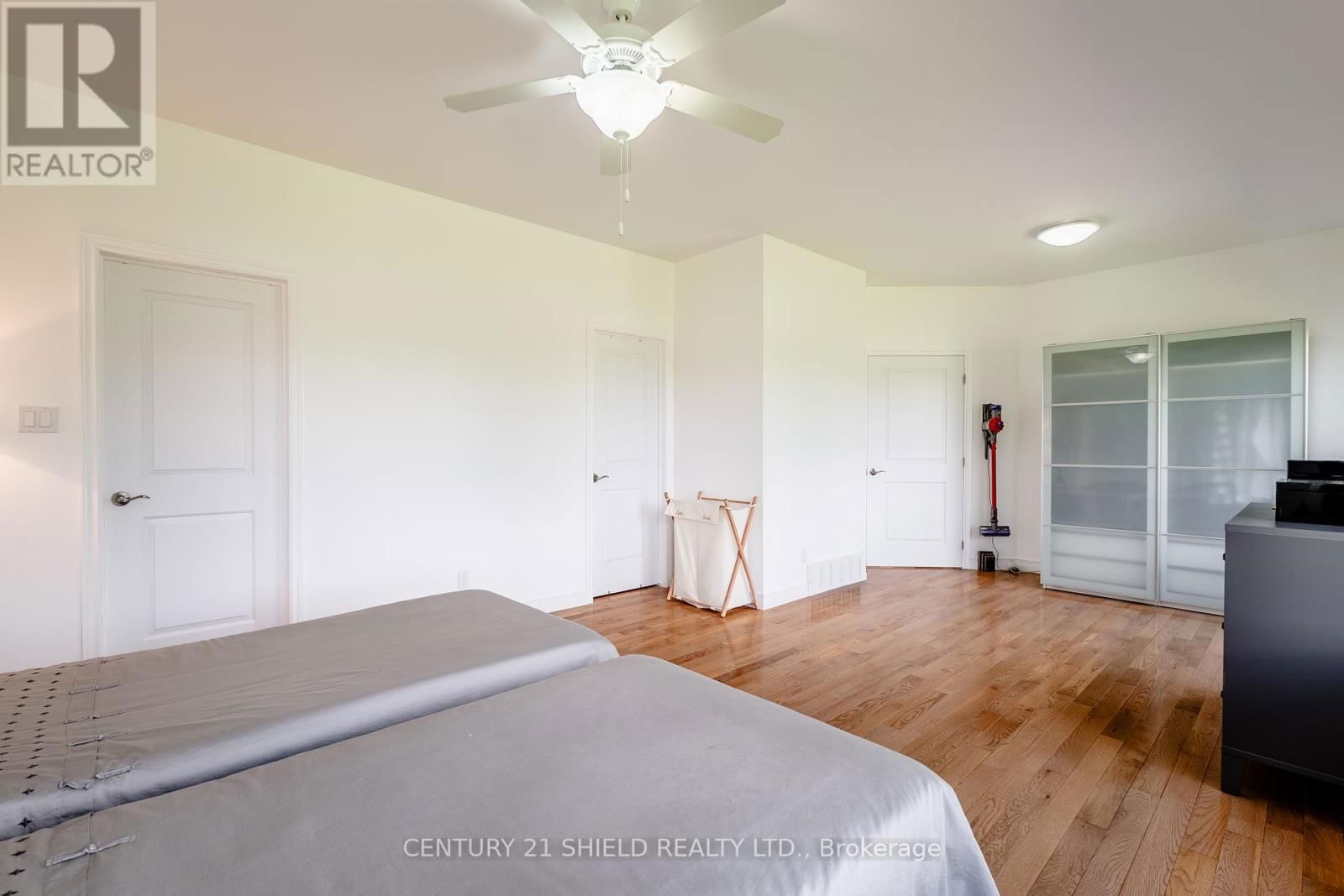 10 STRATFORD BOULEVARD Image 30