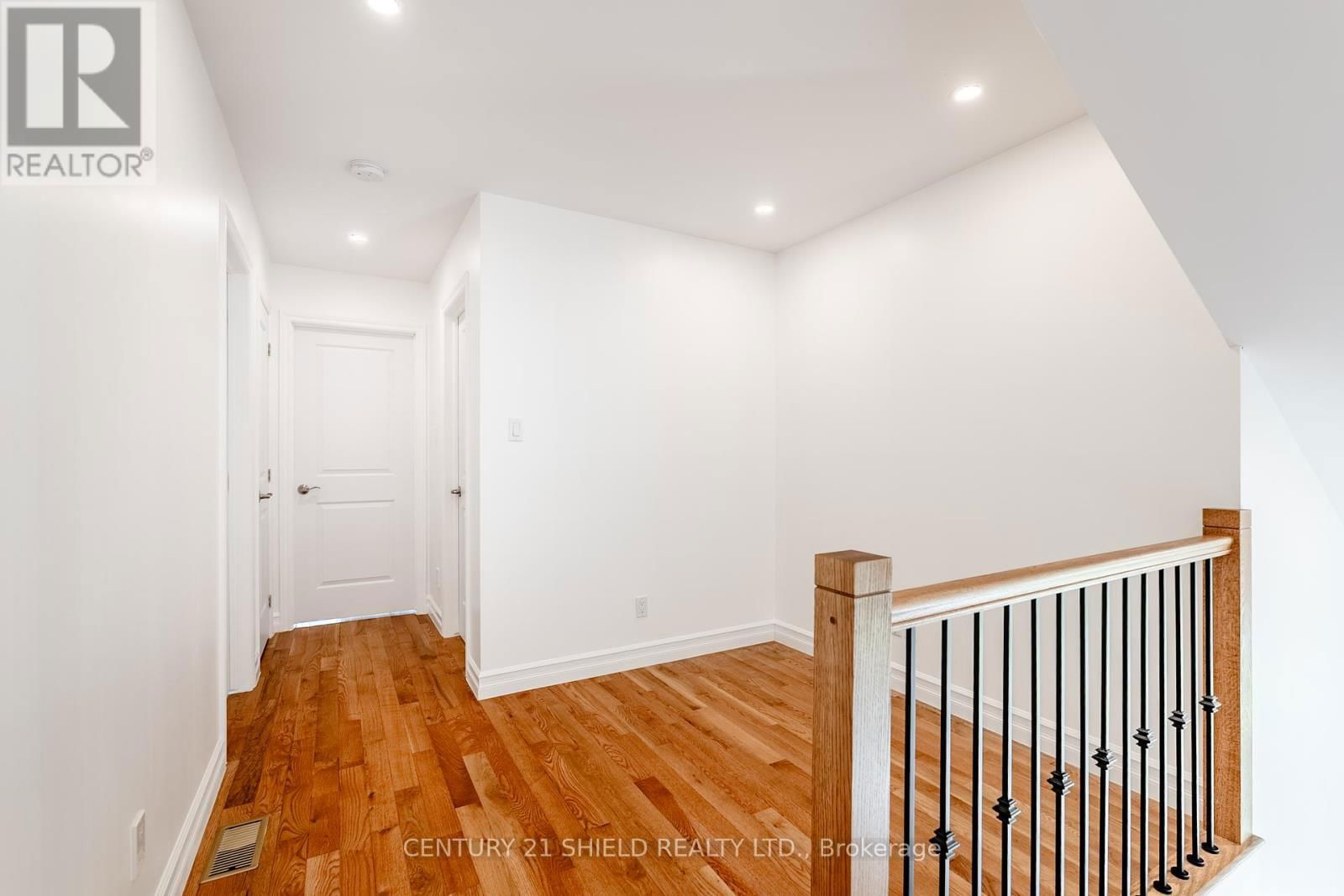 10 STRATFORD BOULEVARD Image 35