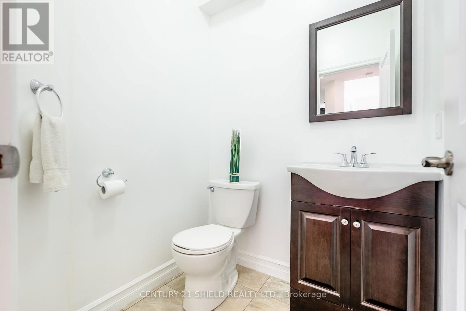 10 STRATFORD BOULEVARD Image 36