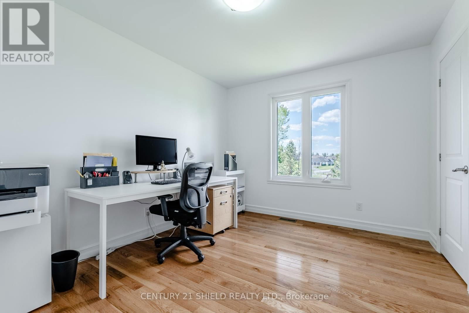 10 STRATFORD BOULEVARD Image 38