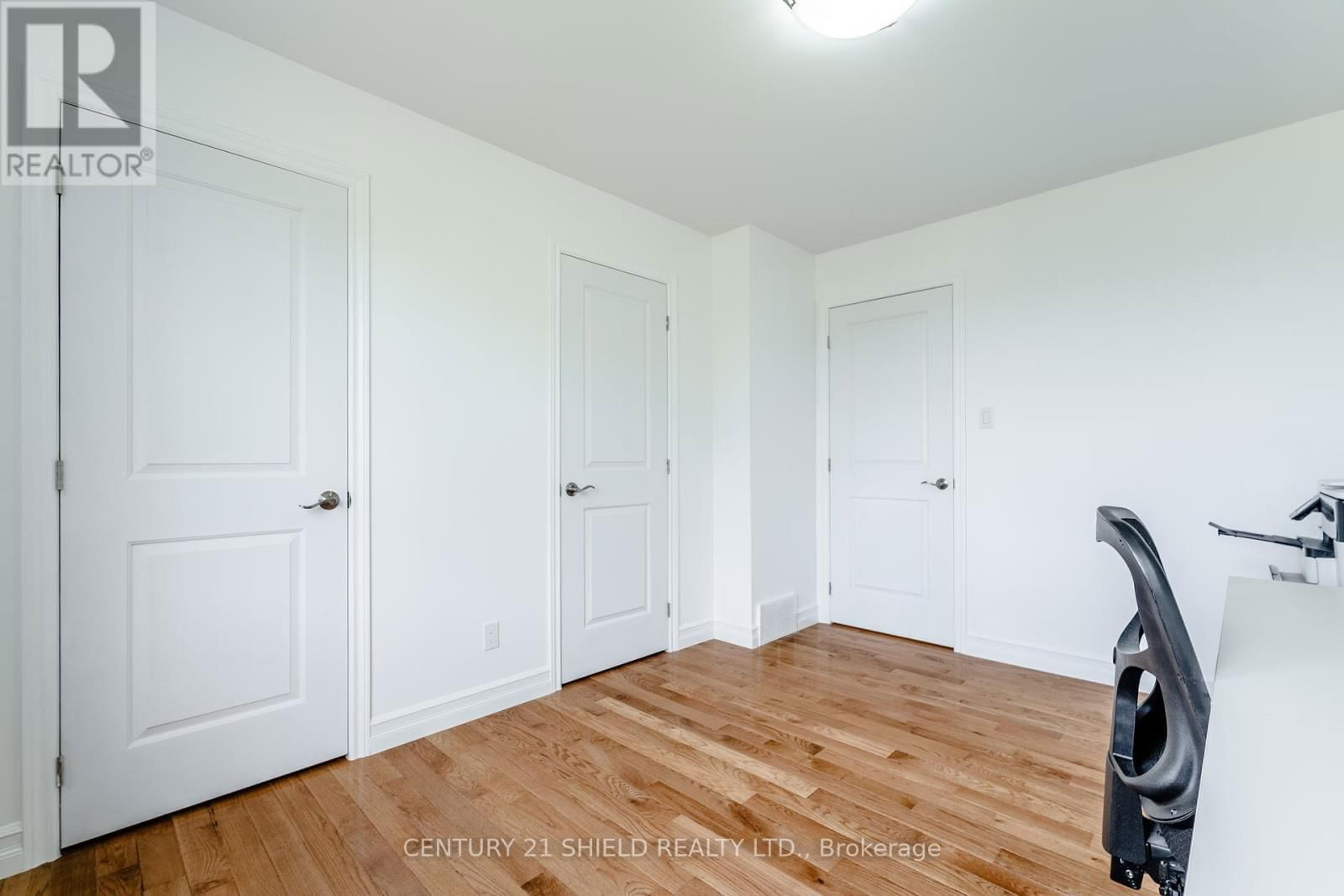 10 STRATFORD BOULEVARD Image 39