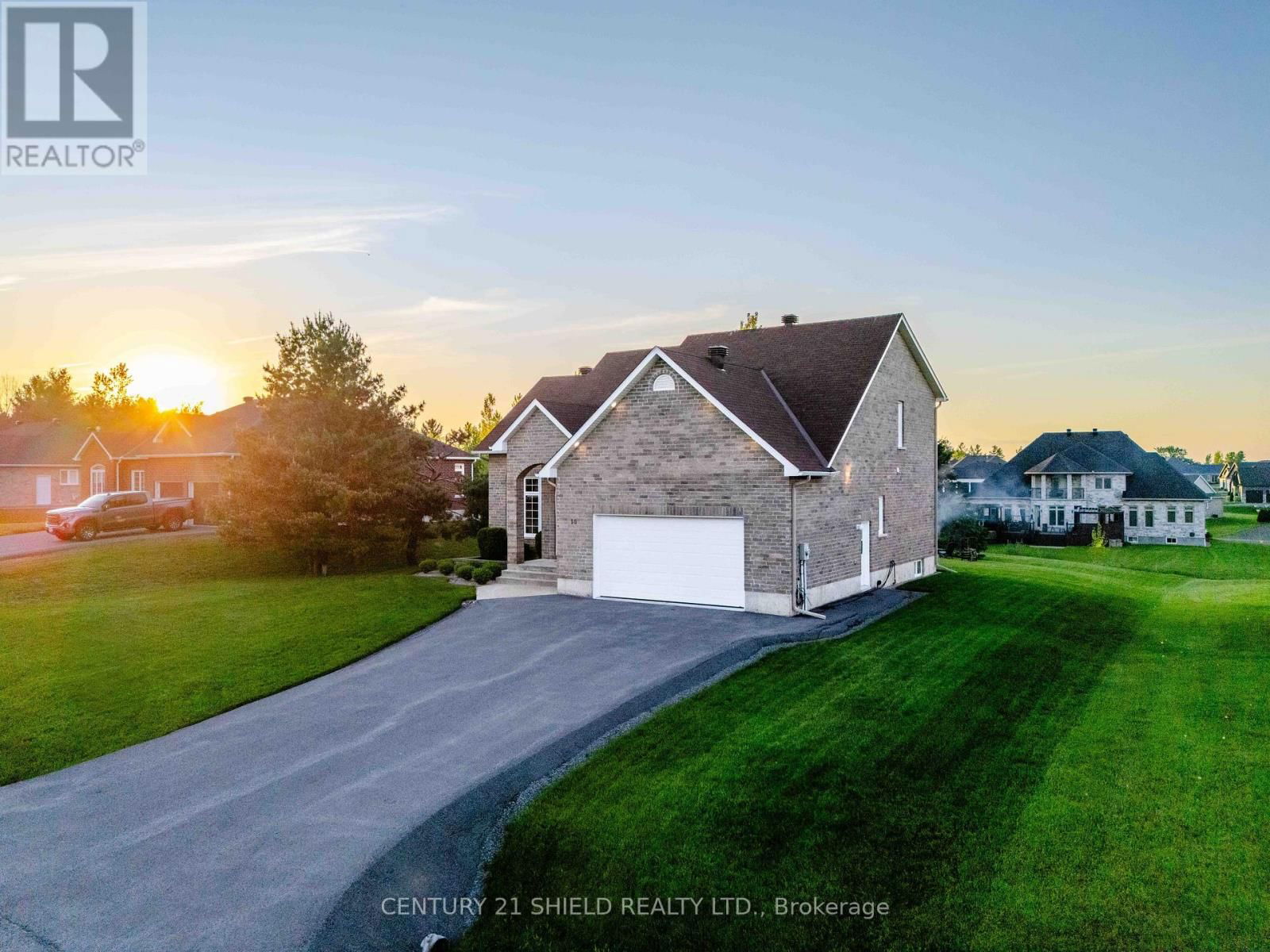 10 STRATFORD BOULEVARD Image 47