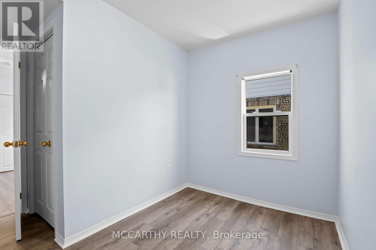 60 OWEN SOUND STREET Image 17
