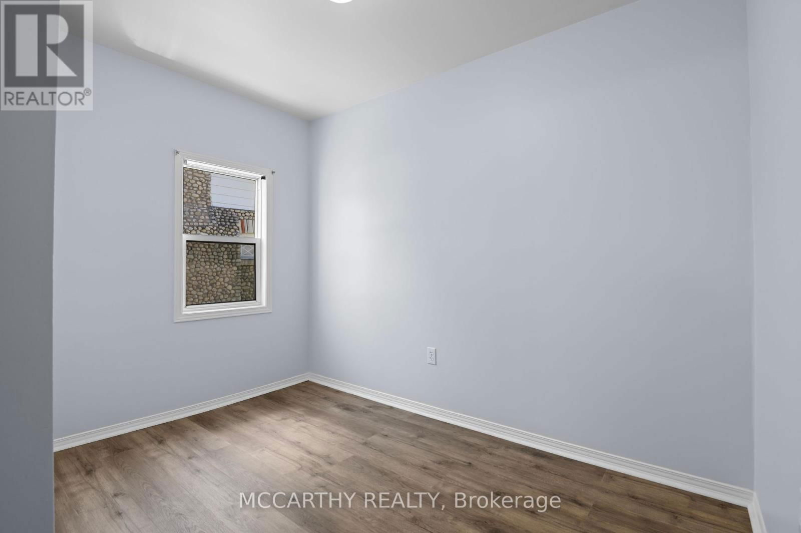 60 OWEN SOUND STREET Image 19