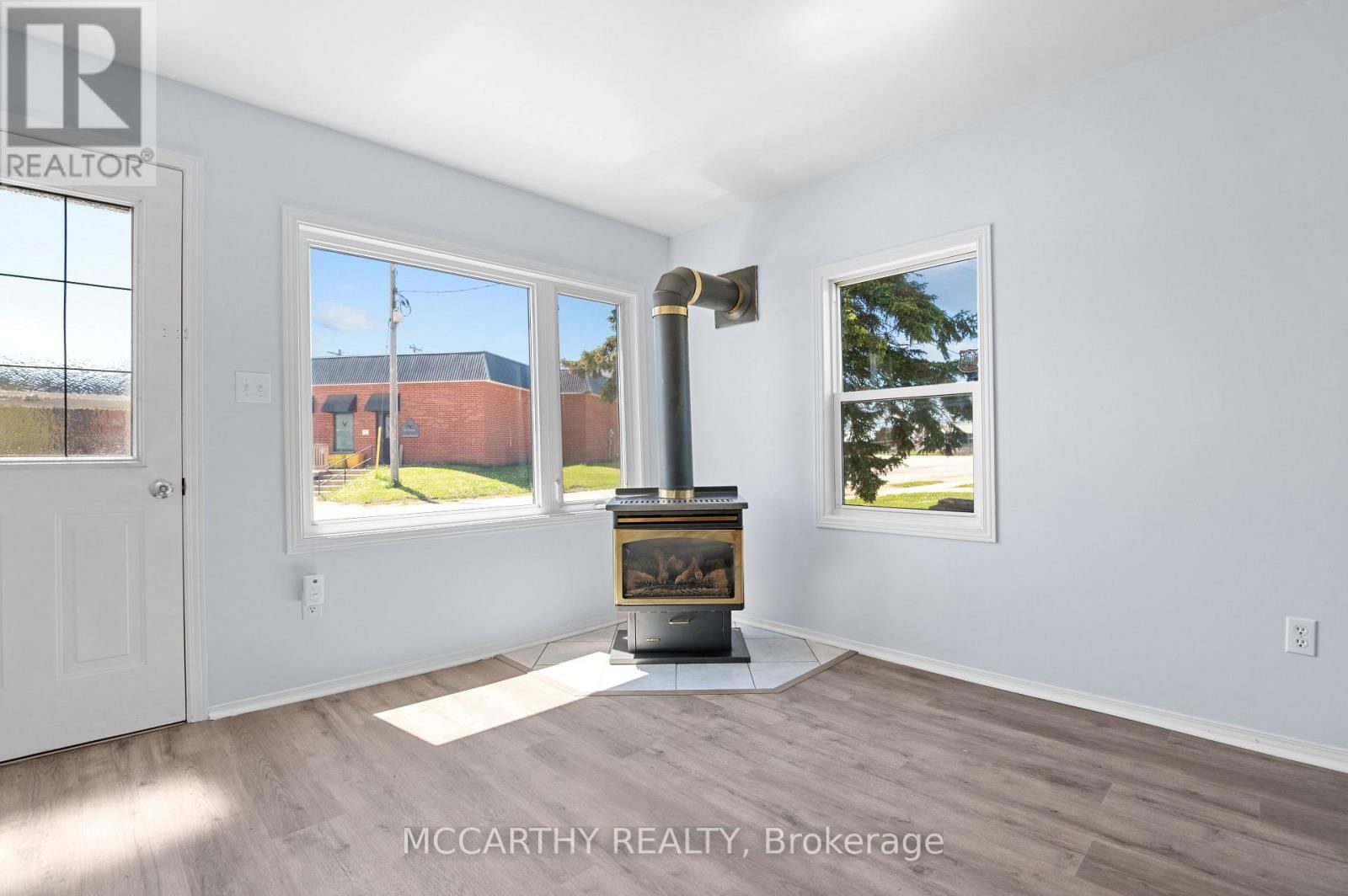 60 OWEN SOUND STREET Image 24