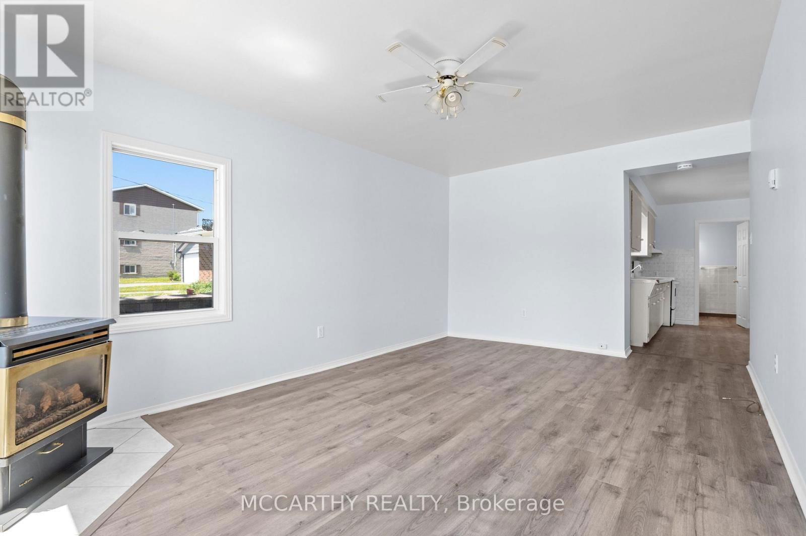 60 OWEN SOUND STREET Image 26