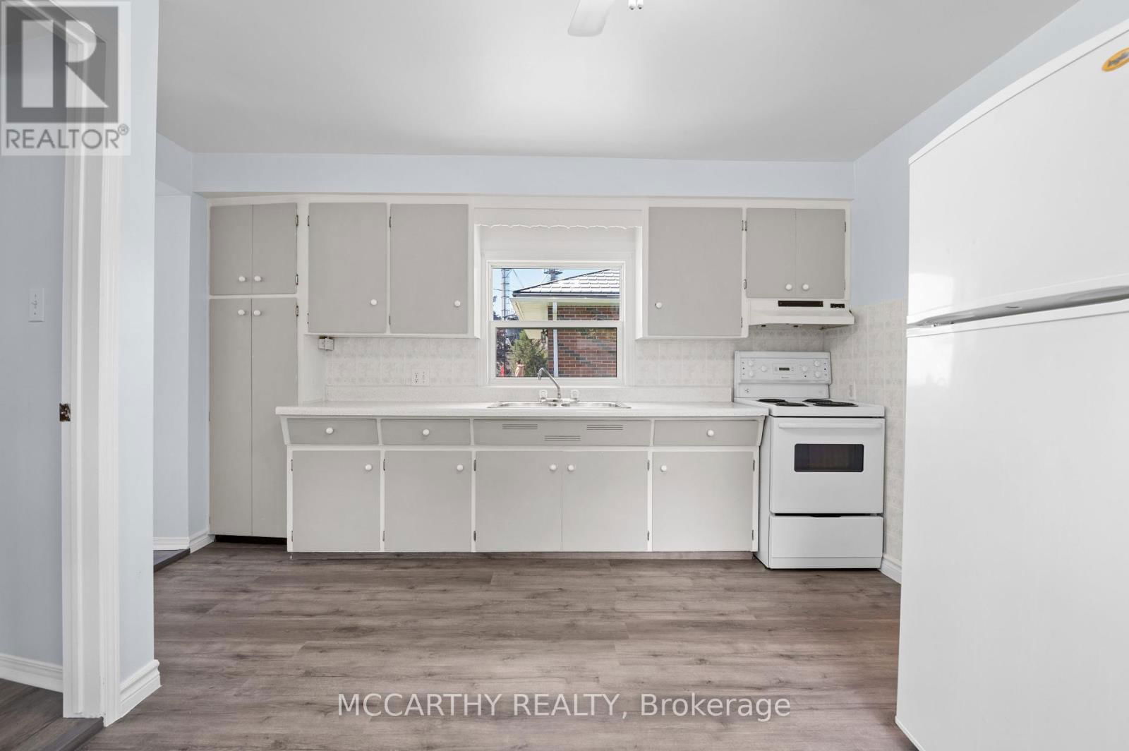 60 OWEN SOUND STREET Image 31