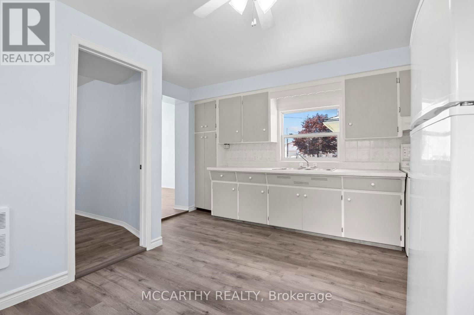 60 OWEN SOUND STREET Image 32