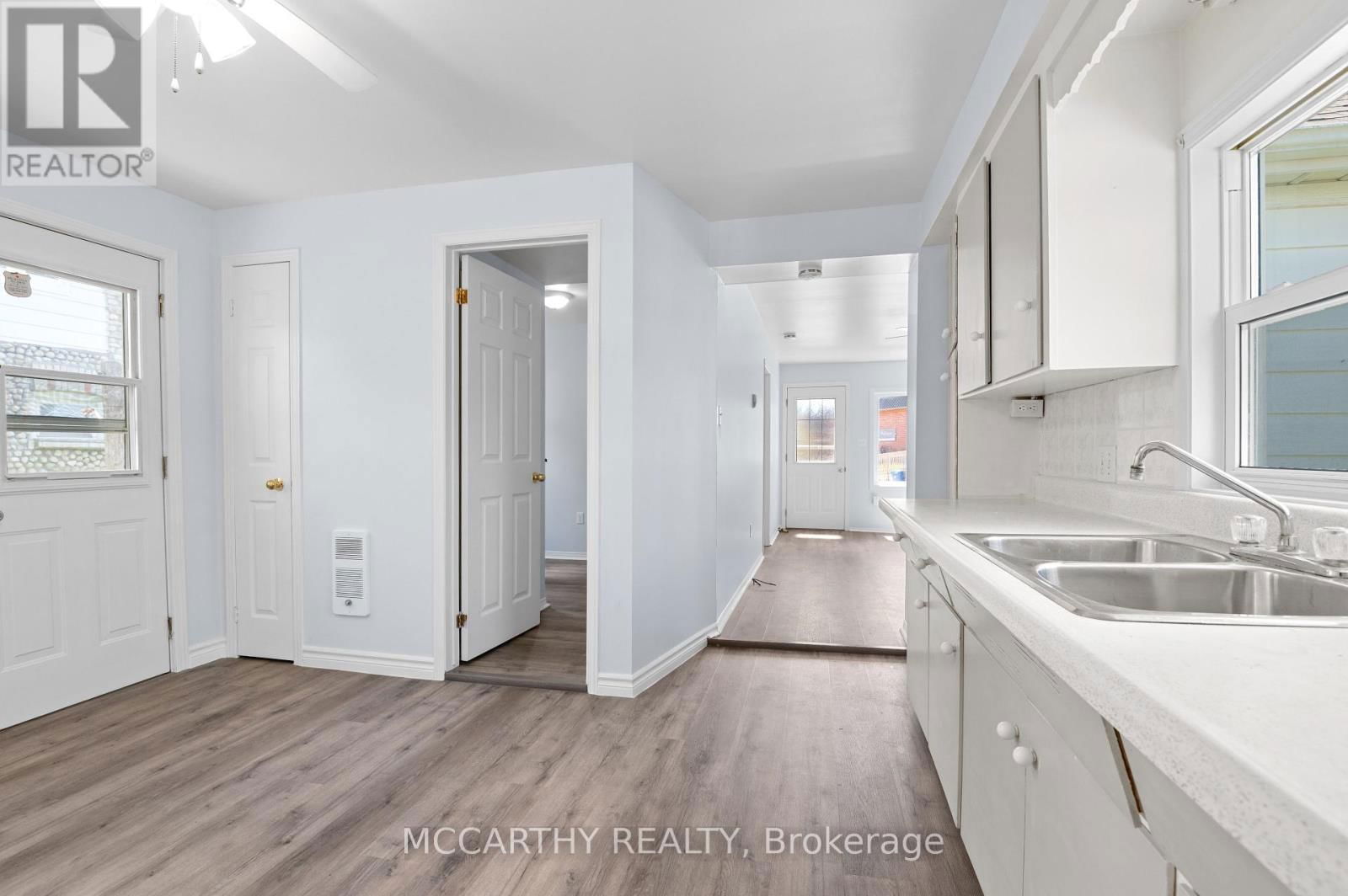 60 OWEN SOUND STREET Image 35