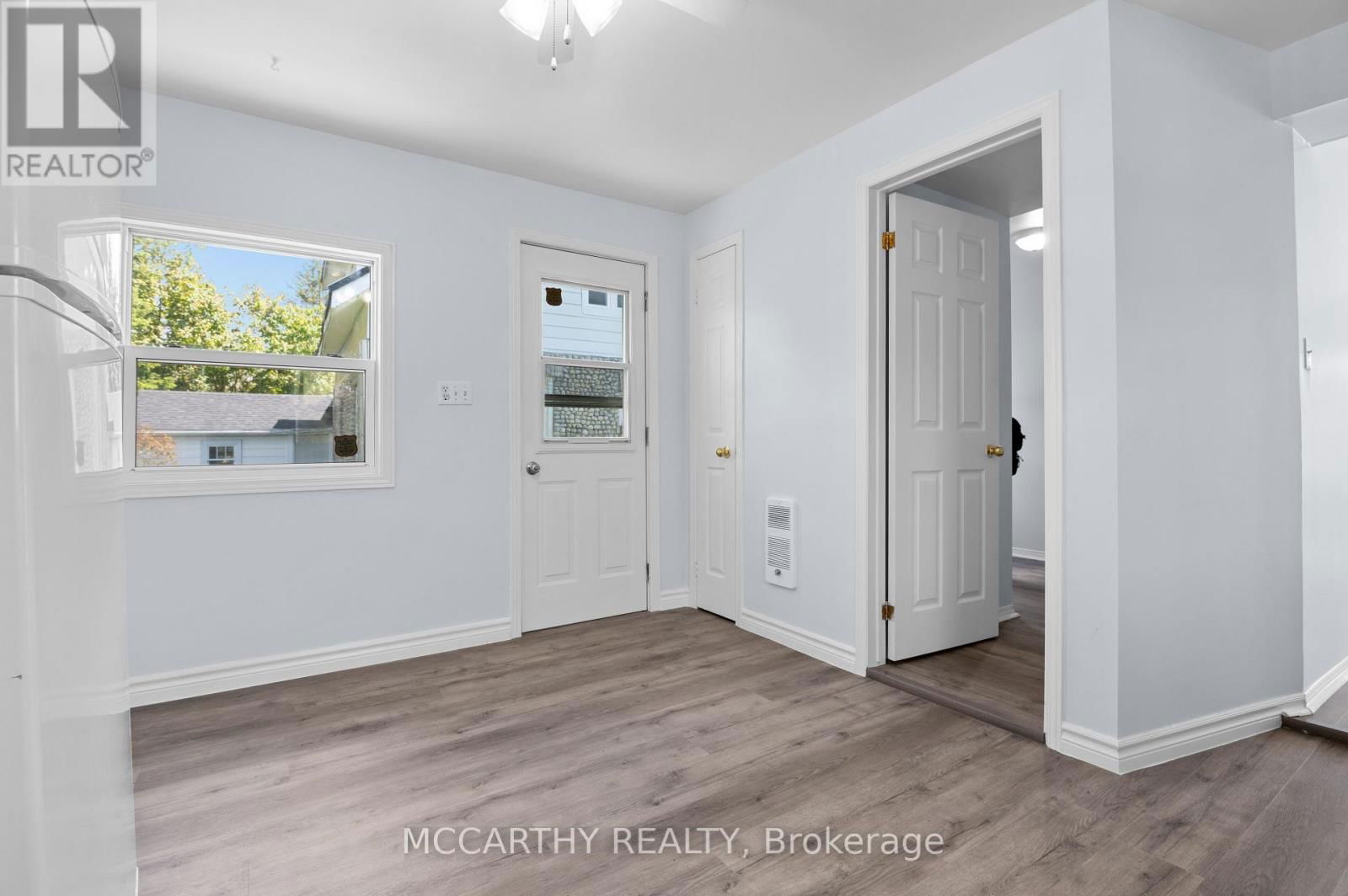 60 OWEN SOUND STREET Image 36