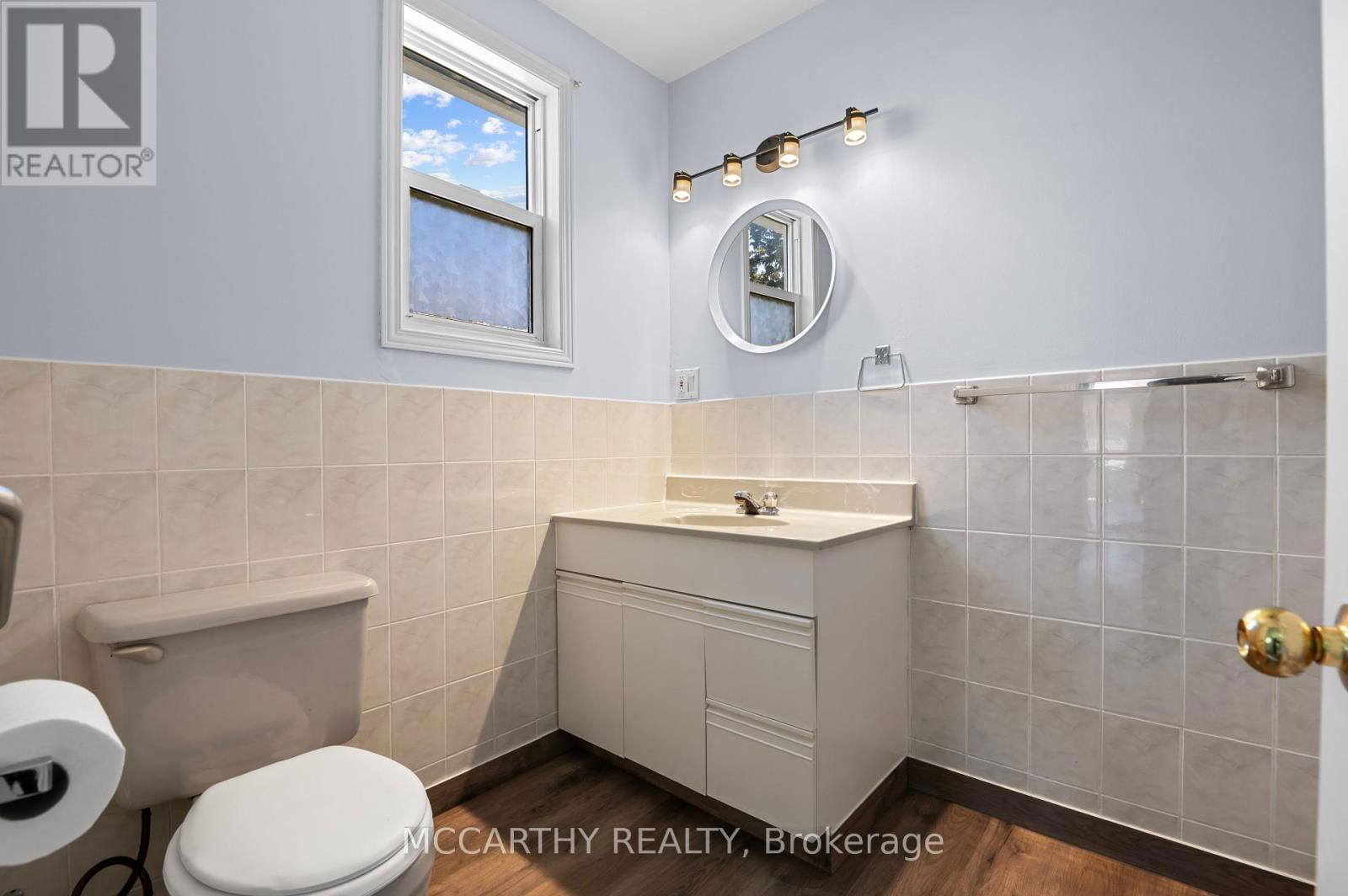 60 OWEN SOUND STREET Image 37