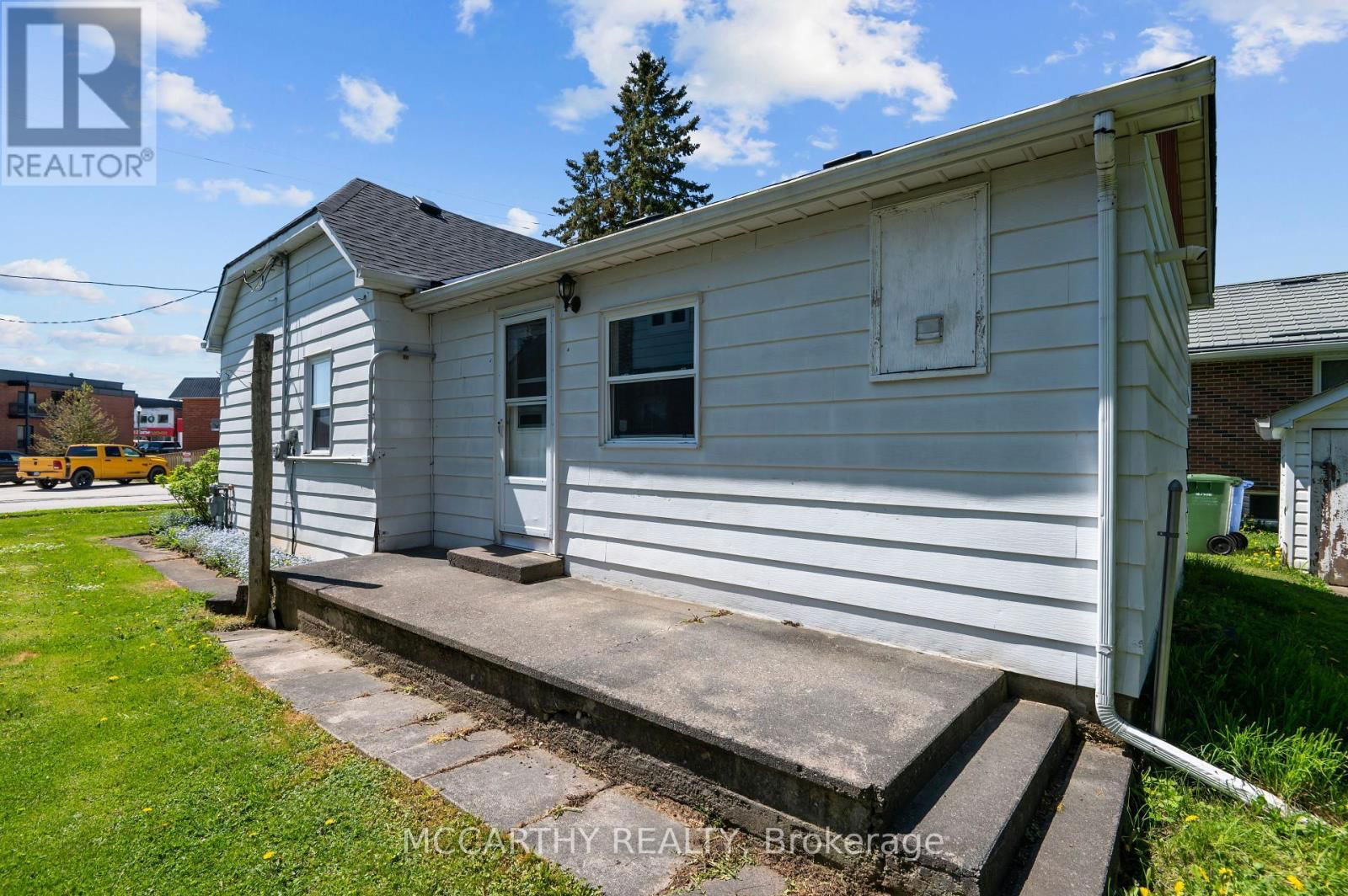 60 OWEN SOUND STREET Image 9
