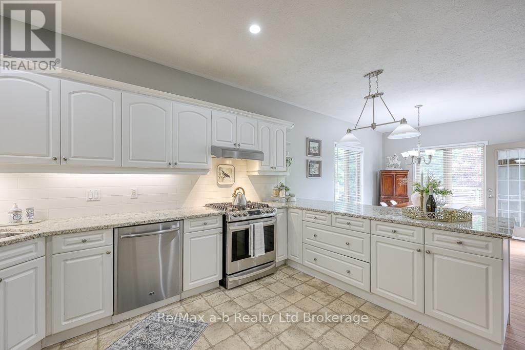 27 SHELTON DRIVE Image 13