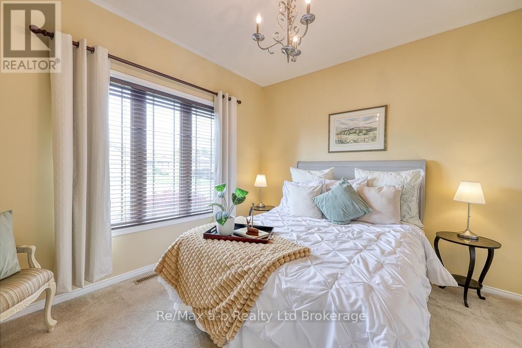 27 SHELTON DRIVE Image 22