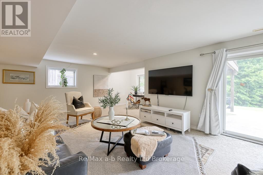 27 SHELTON DRIVE Image 24