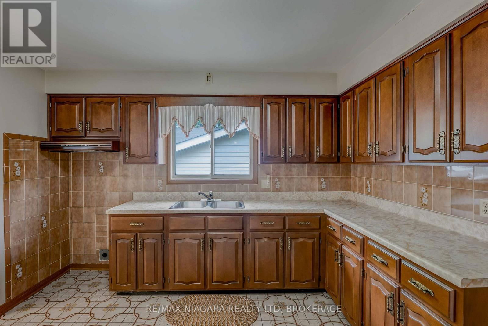 4372 LATINA CRESCENT Image 13