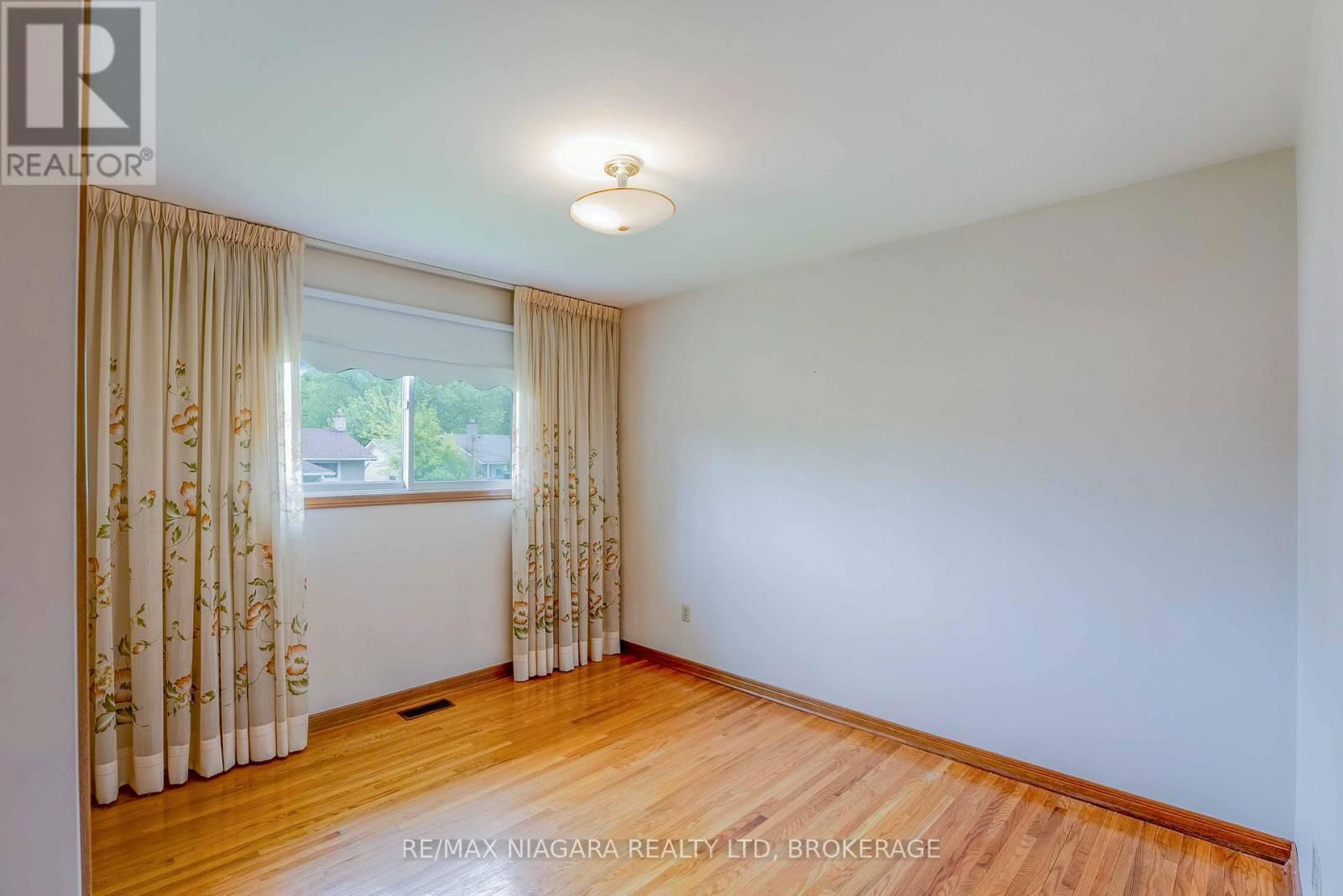 4372 LATINA CRESCENT Image 16