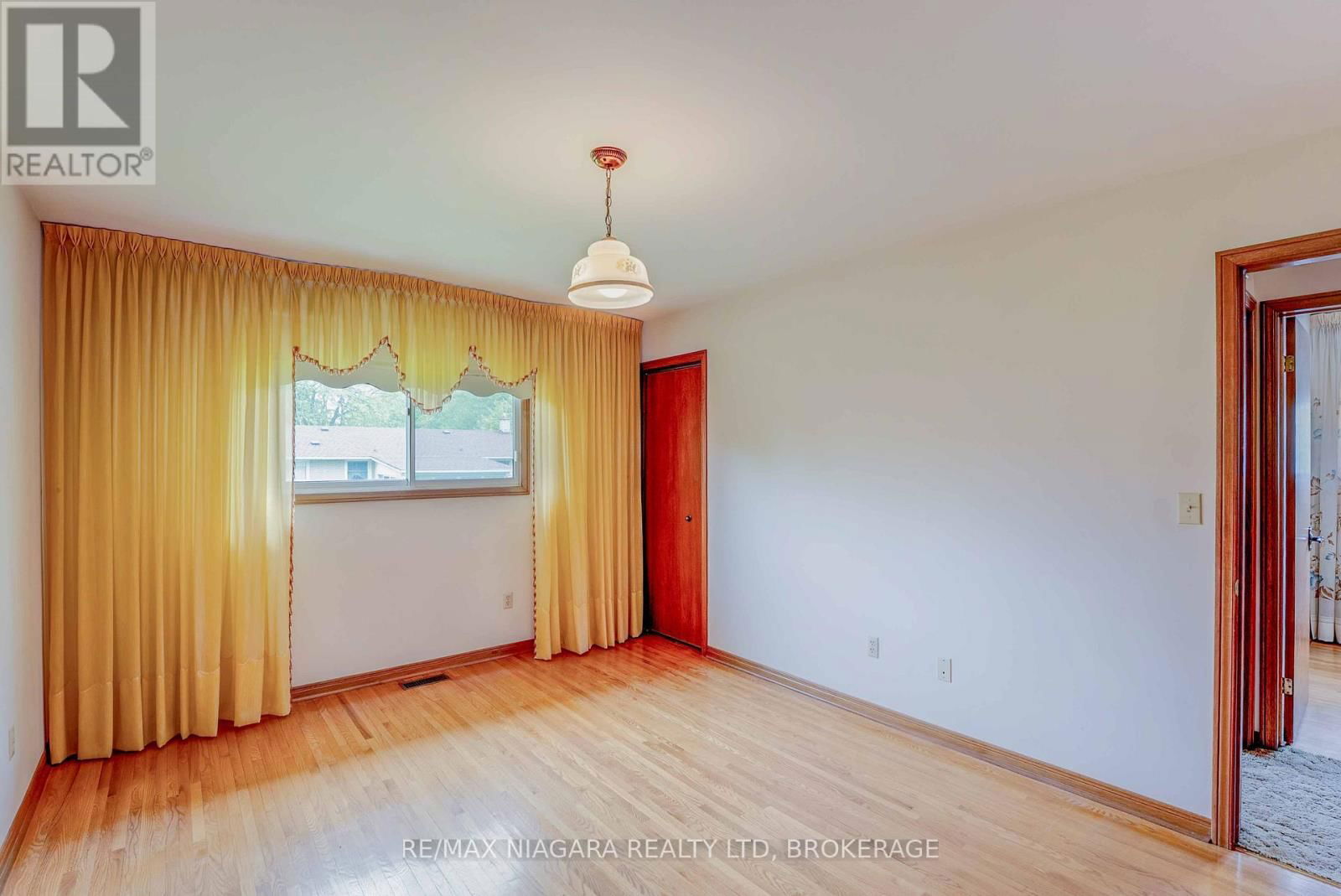 4372 LATINA CRESCENT Image 18