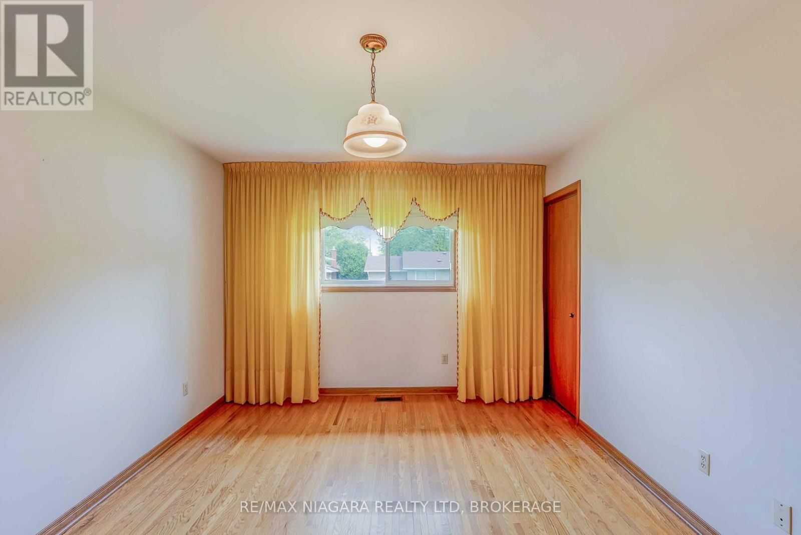 4372 LATINA CRESCENT Image 19