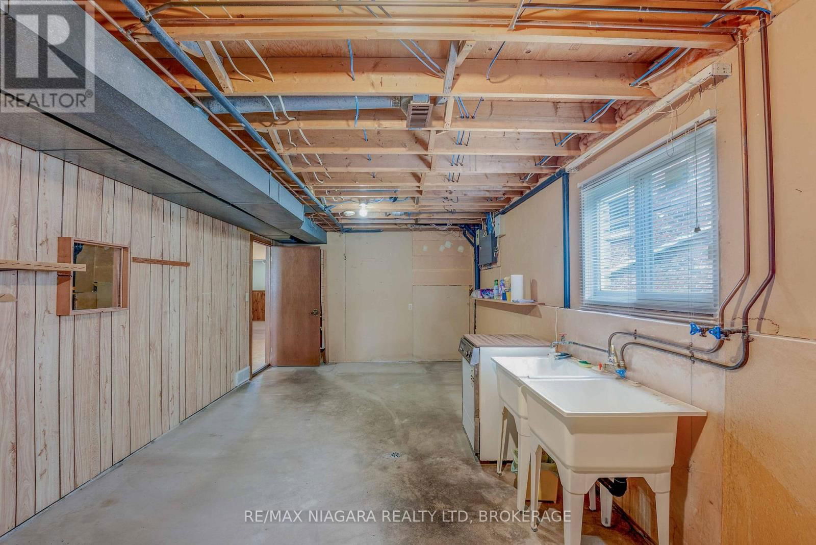 4372 LATINA CRESCENT Image 29