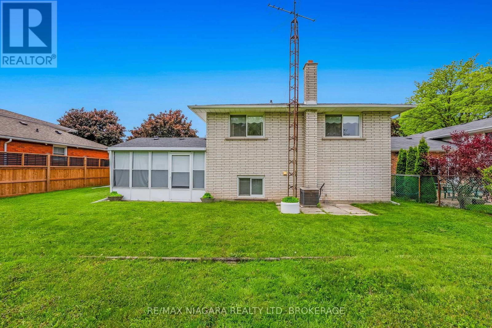 4372 LATINA CRESCENT Image 35