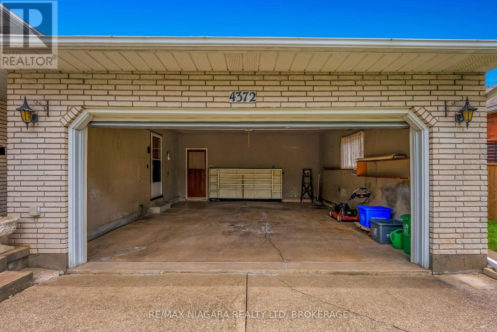 4372 LATINA CRESCENT Image 38
