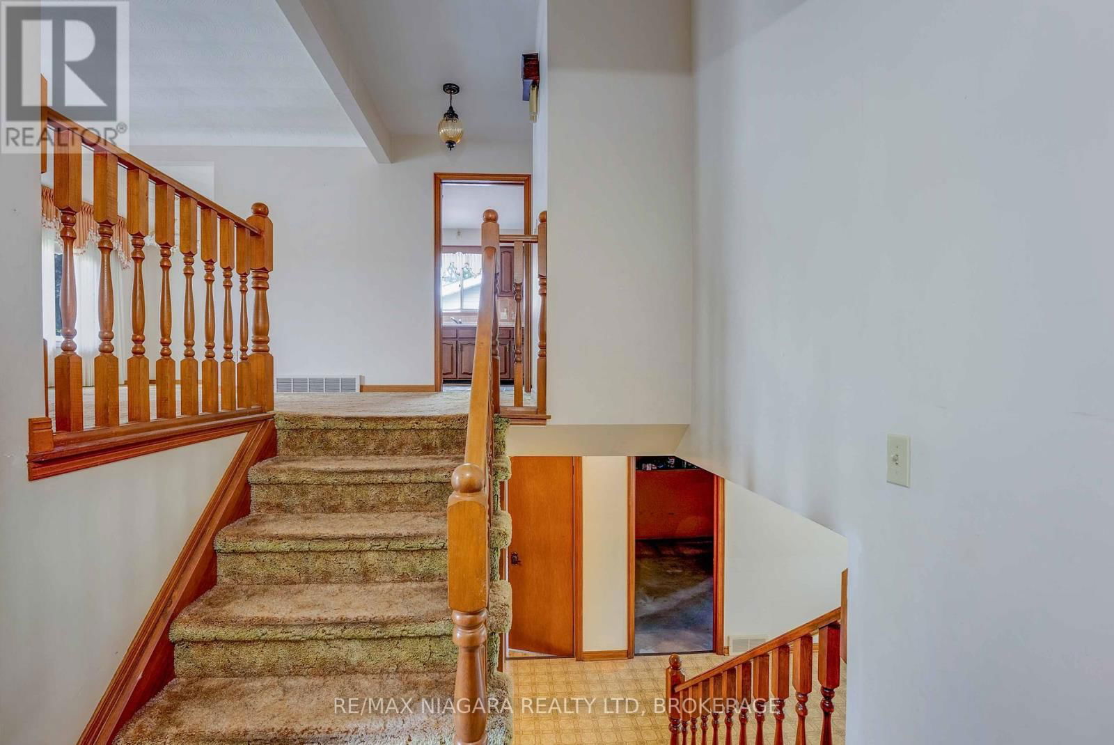 4372 LATINA CRESCENT Image 6