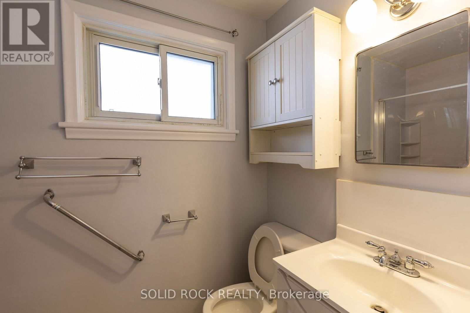 Unit 1 - 2763 KELLY AVENUE SOUTH Image 15