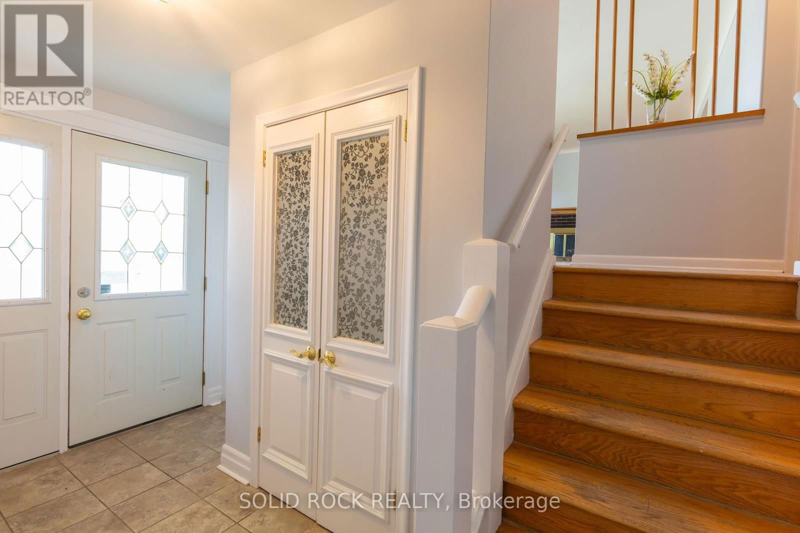 Unit 1 - 2763 KELLY AVENUE SOUTH Image 4