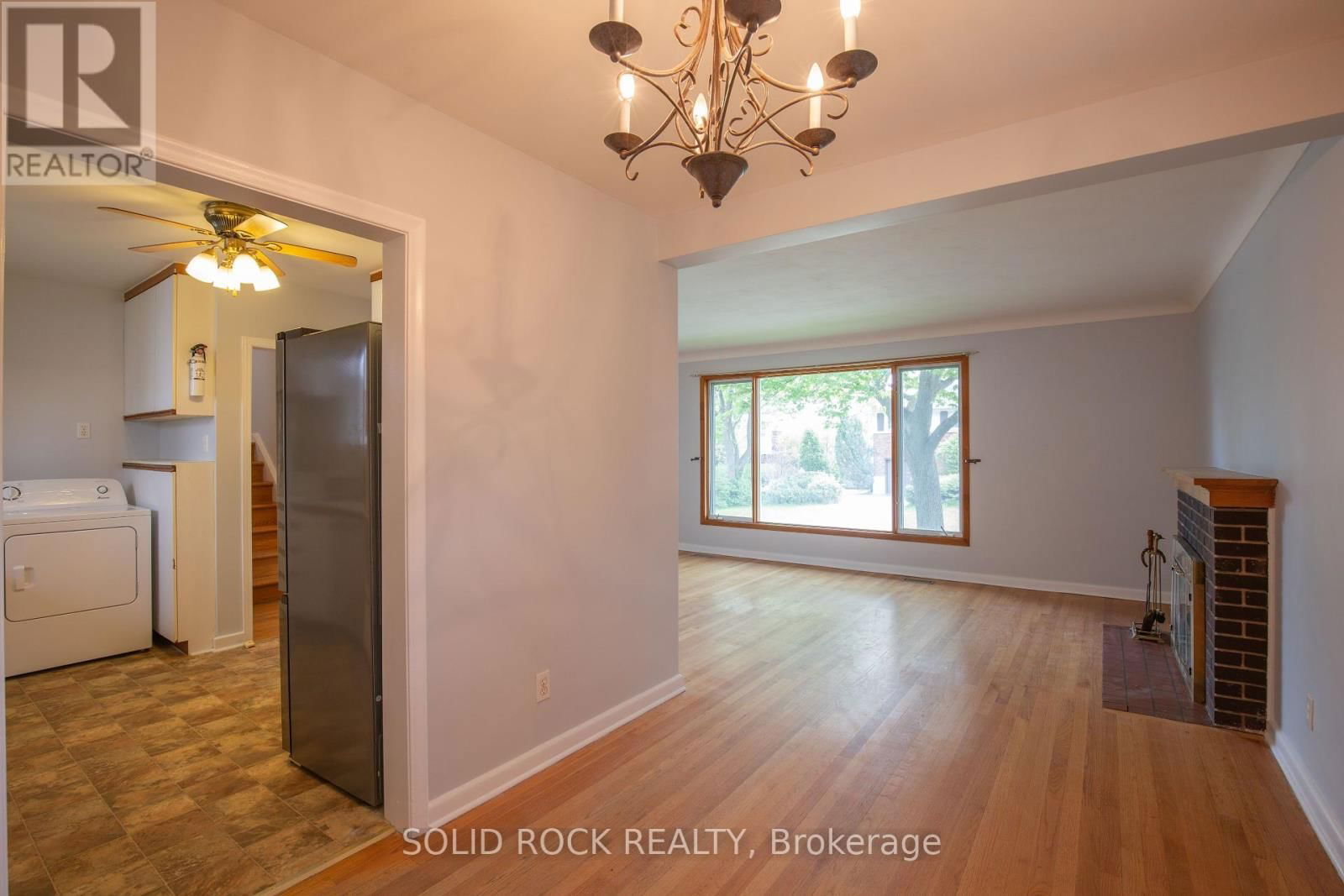 Unit 1 - 2763 KELLY AVENUE SOUTH Image 9