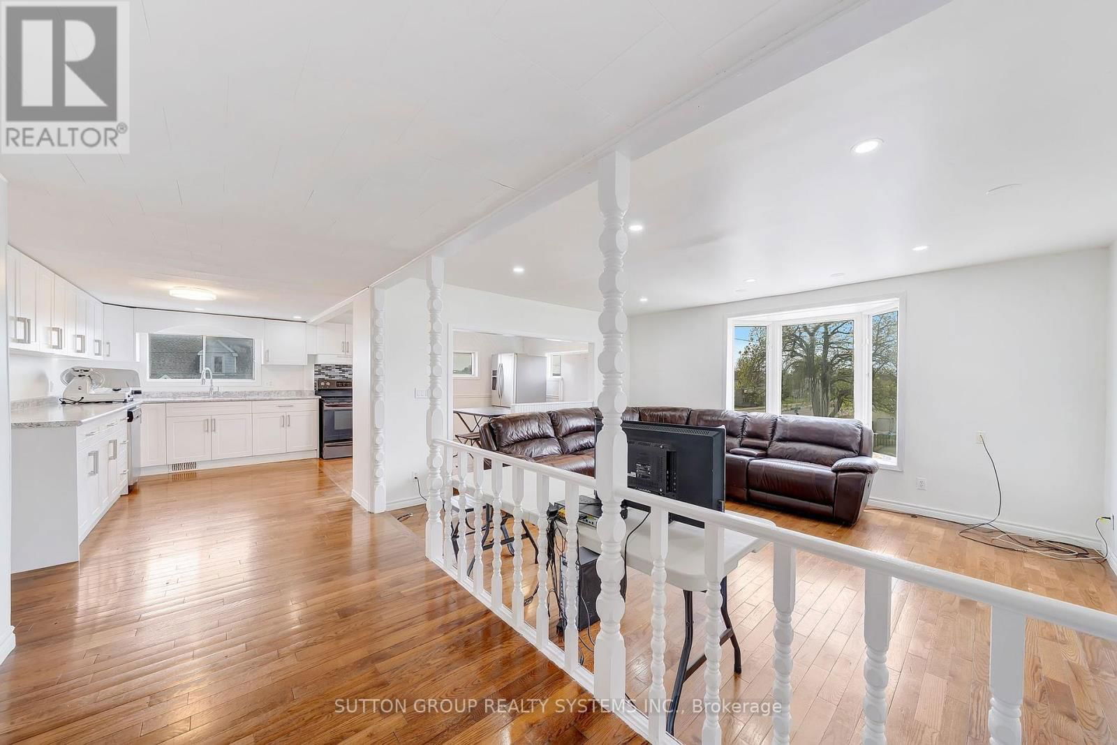 58 SOUTHWORTH STREET NORTH Image 15