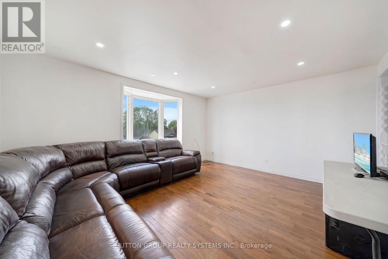 58 SOUTHWORTH STREET NORTH Image 16