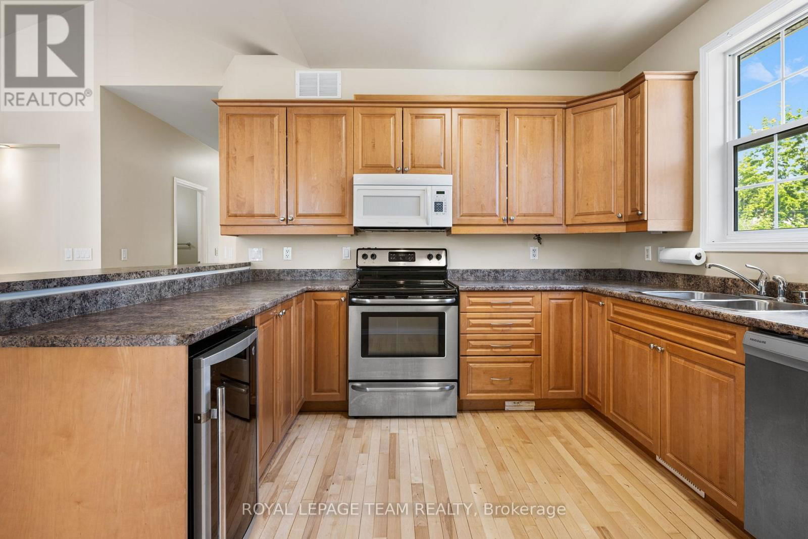 2911 AHEARN AVENUE Image 10