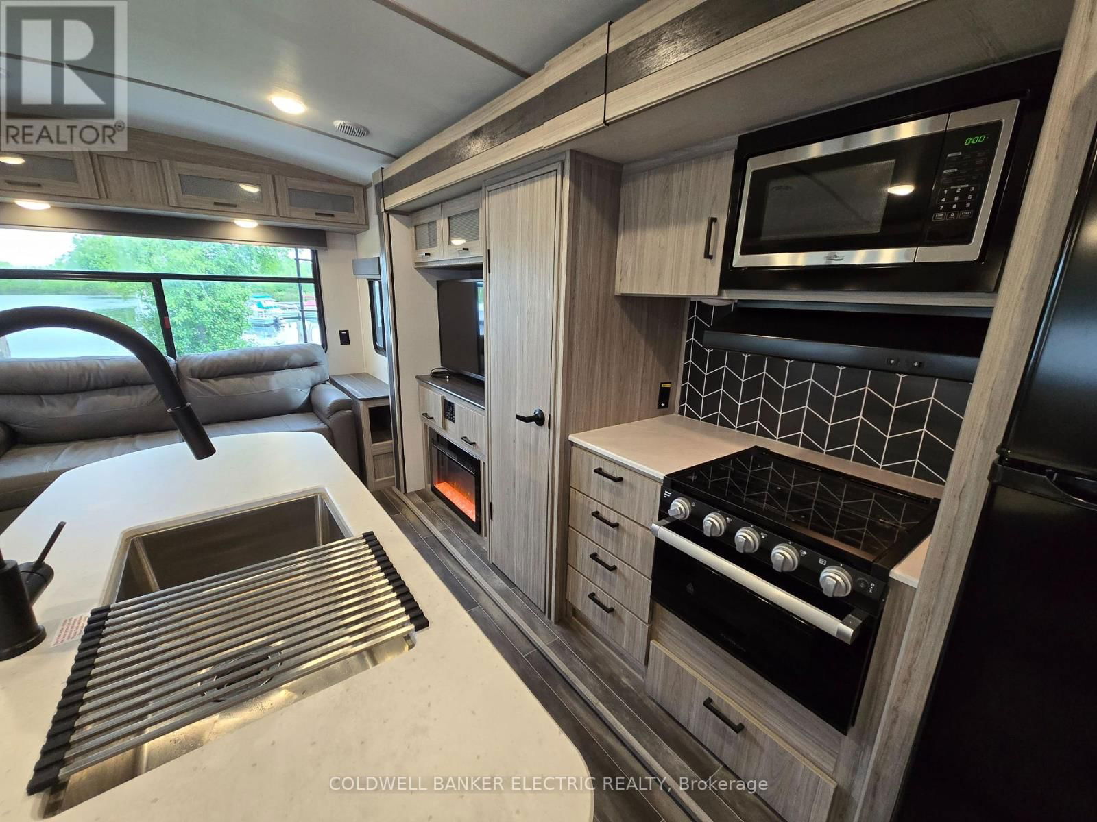 374 CAROLYN (SITE 12) STREET Image 14