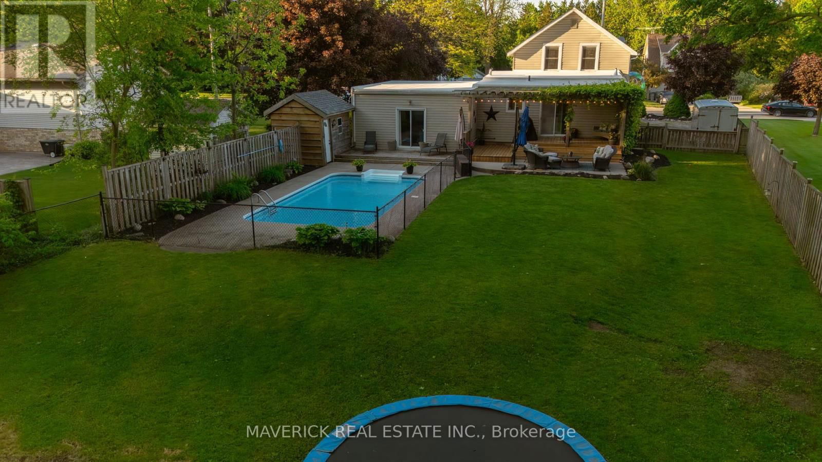 22371 ADELAIDE ROAD Image 11