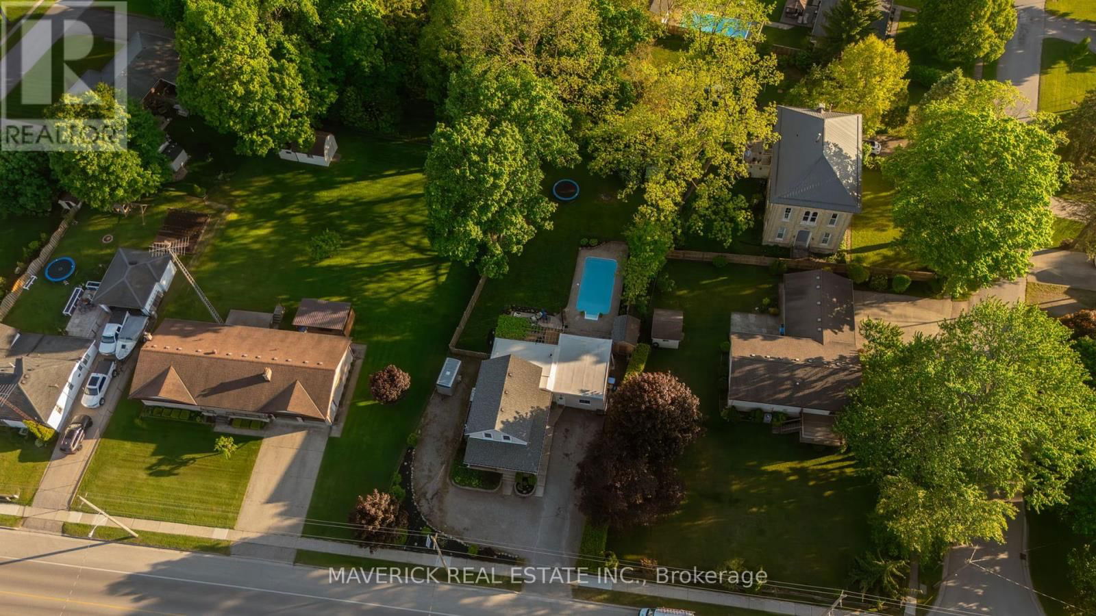22371 ADELAIDE ROAD Image 12