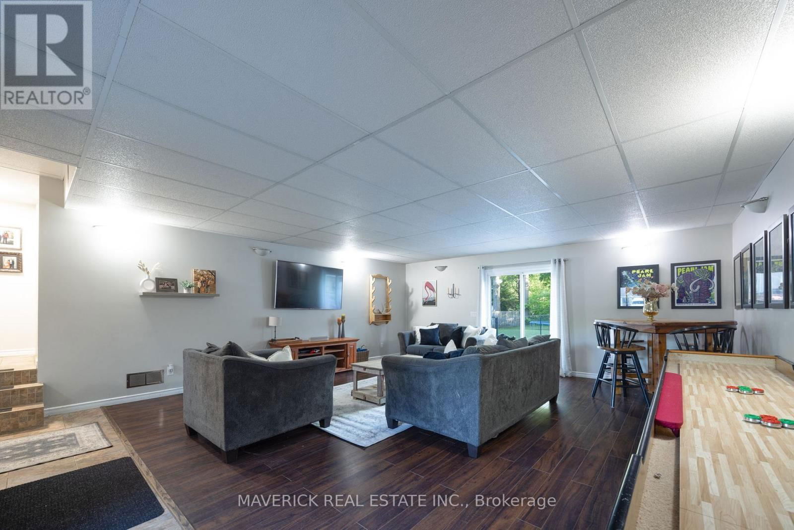 22371 ADELAIDE ROAD Image 19
