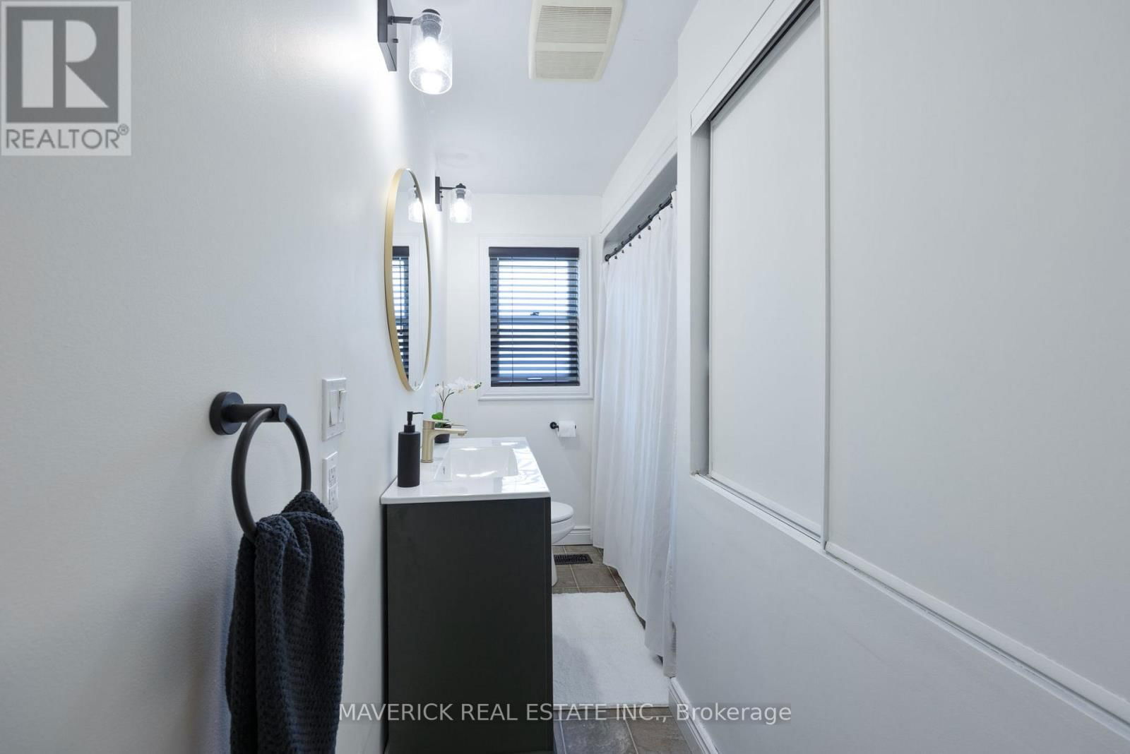 22371 ADELAIDE ROAD Image 23