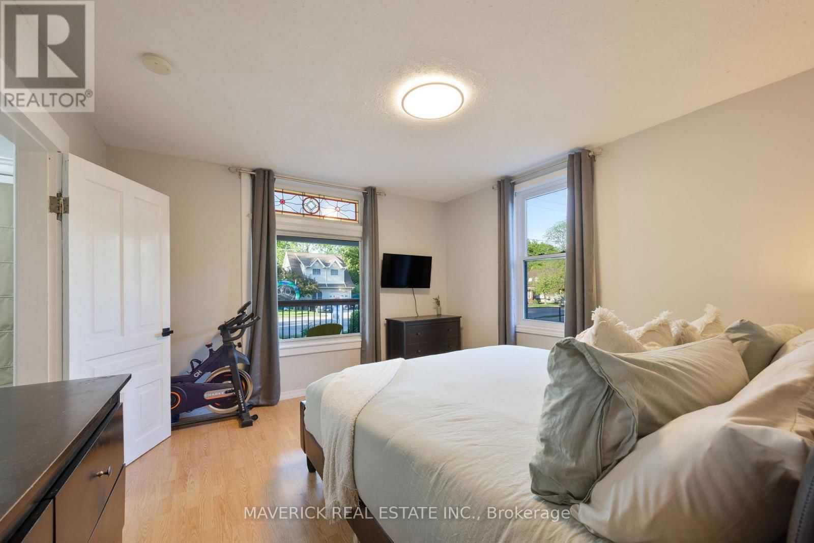 22371 ADELAIDE ROAD Image 24