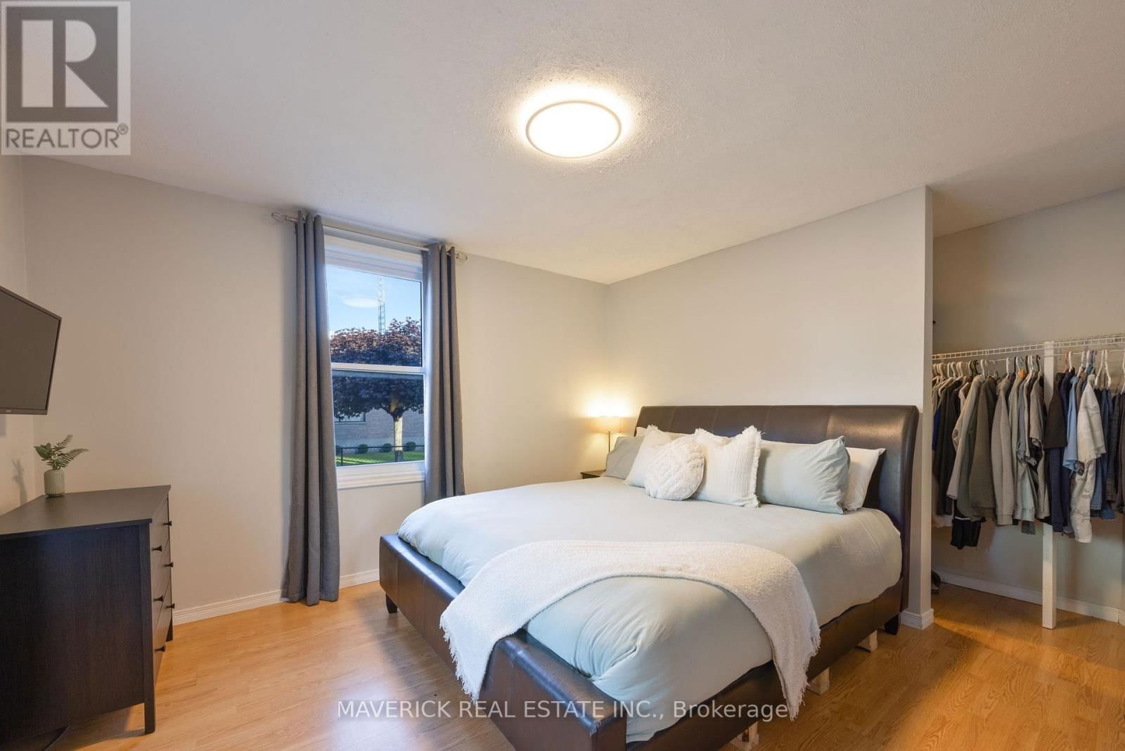22371 ADELAIDE ROAD Image 25