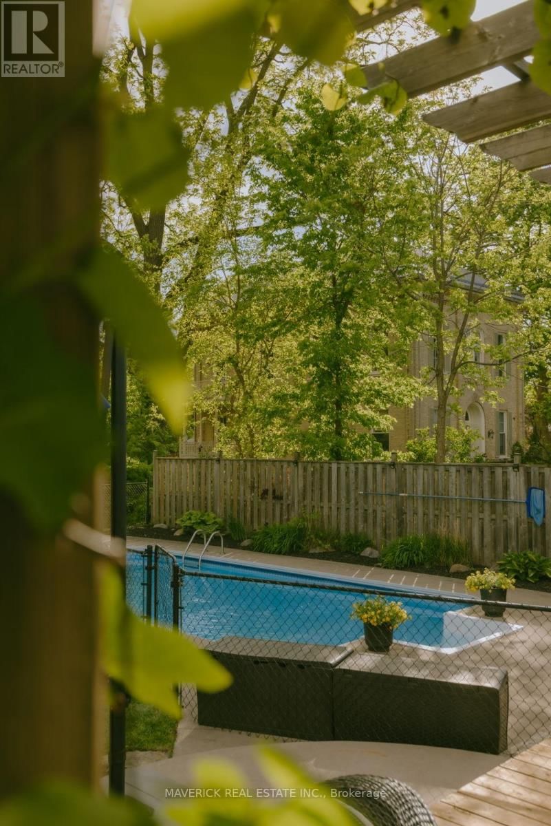 22371 ADELAIDE ROAD Image 39