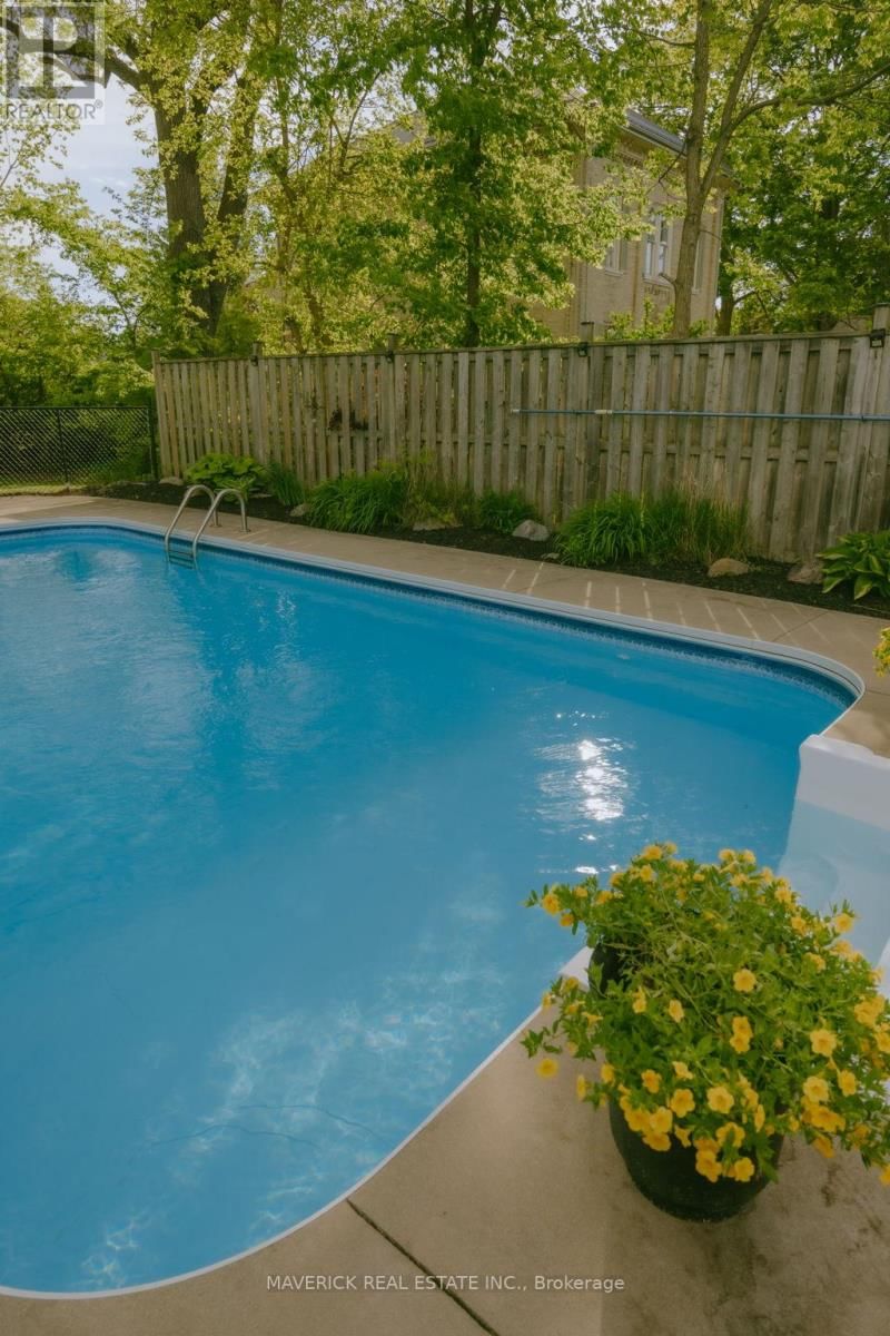 22371 ADELAIDE ROAD Image 41