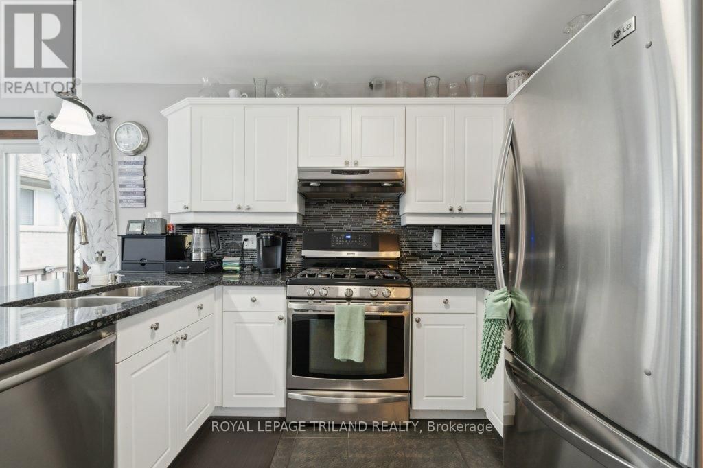 10 SCHREYER DRIVE Image 12