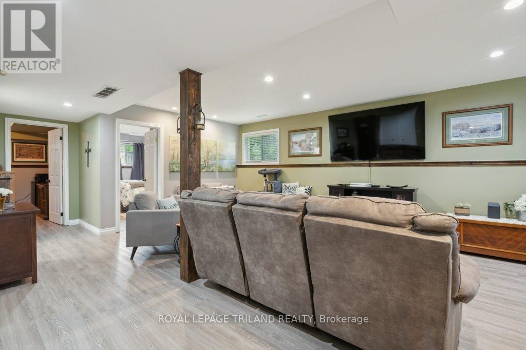 10 SCHREYER DRIVE Image 24