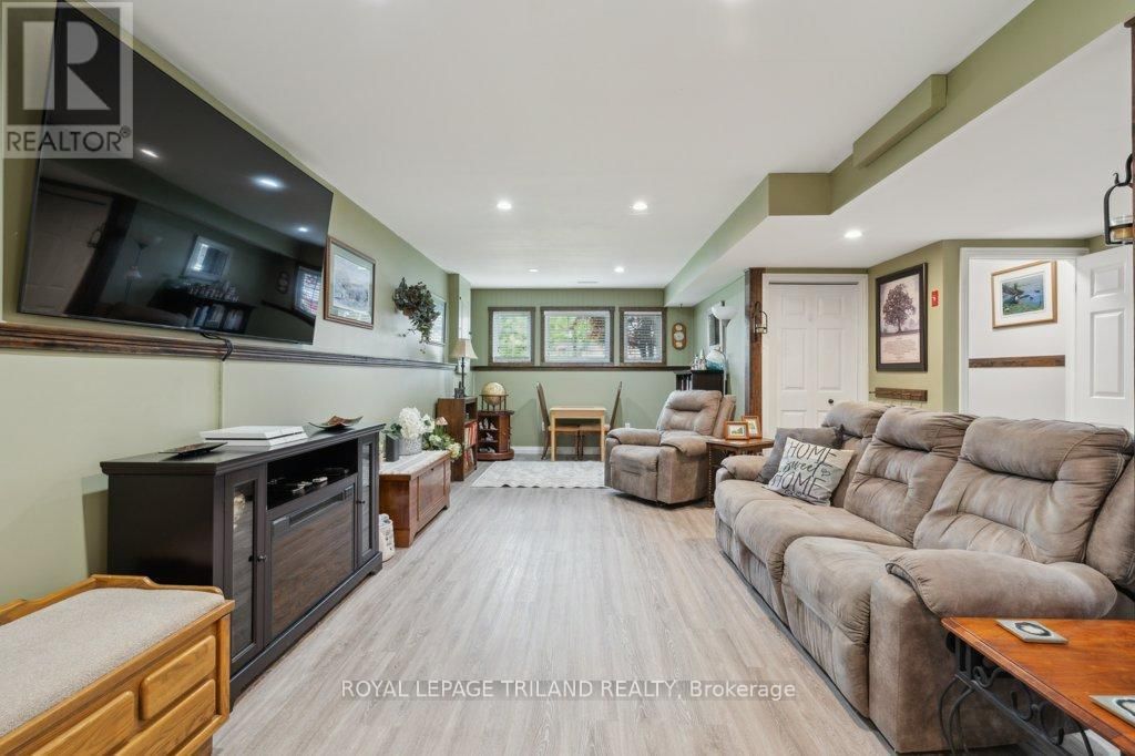 10 SCHREYER DRIVE Image 26