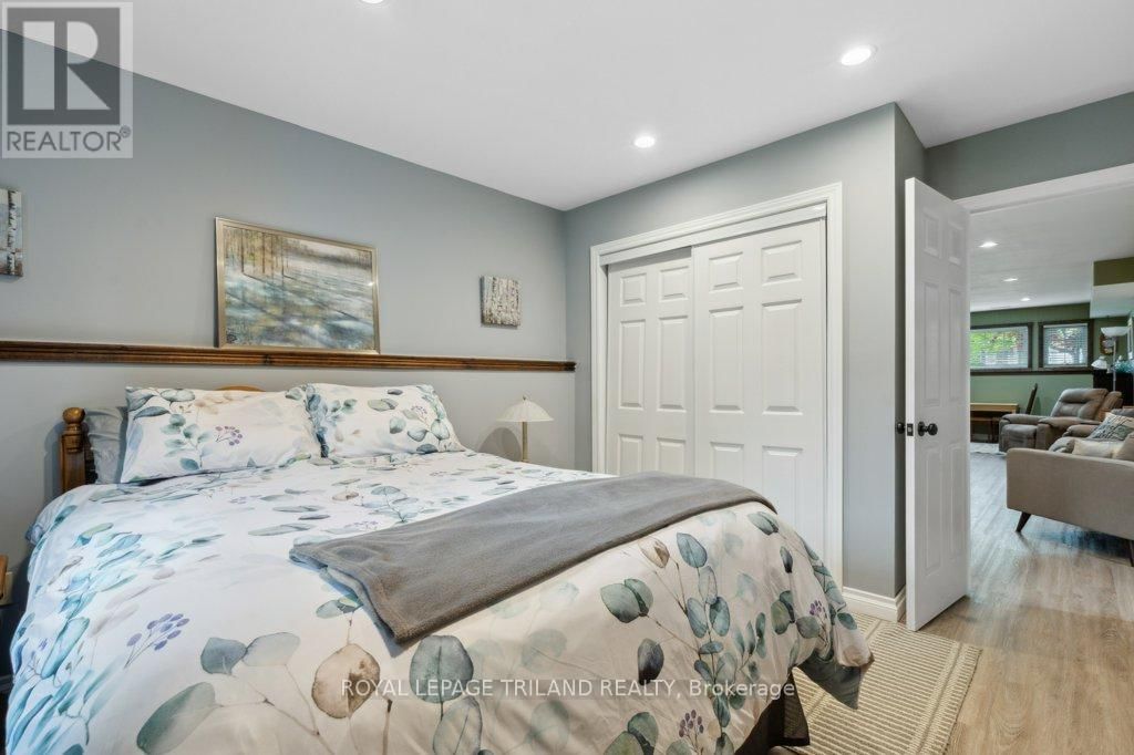 10 SCHREYER DRIVE Image 32