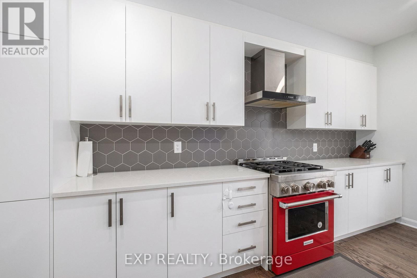 528 ANCHOR CIRCLE Image 14
