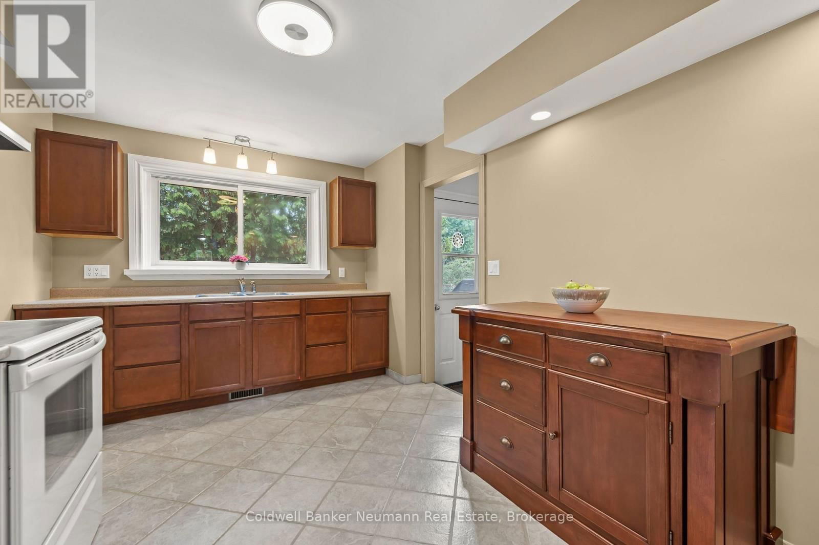 314 VICTORIA ROAD NORTH Image 11